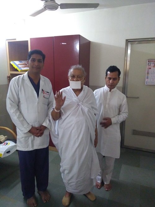 Dr Ajay Kothari with PP Kundanrishiji Maharaj|Dr. Ajay Kothari - Spine Surgeon|Shivaji Nagar,Pune