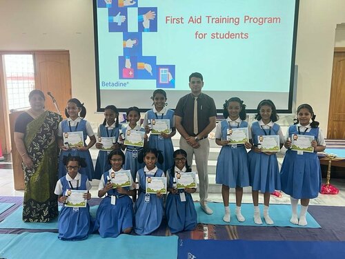 First Aid Training at St. Mira\'s High School - Dr. Kanchankumar Bhagyawant|Kabir Kid's Clinic & Diagnostic Center|Rasta Peth,Pune