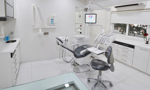 Photo : The White Arch Dental Centre