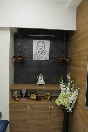 Dr Ishwar Zanwar- Ishwar Heart Clinic