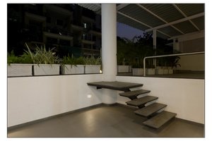 Photo : The White Arch Dental Centre