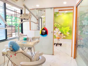 Dental Checkup Room 1 - Phadke Dental Clinic - Karve Road