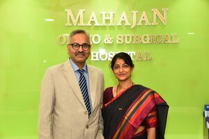 Photo : Mahajan hospital and team