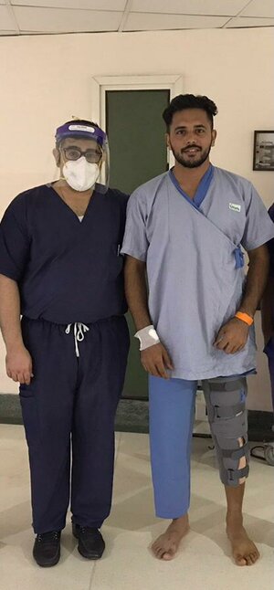 Photo : Dr. Arora successfully treats Harmanpreet Singh - player of the Indian Hockey team