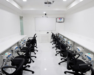 Photo : The White Arch Dental Centre