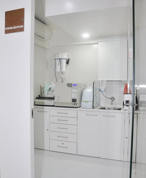 Photo : The White Arch Dental Centre