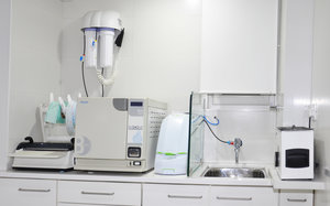 Photo : The White Arch Dental Centre