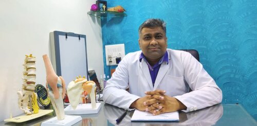 Building/Team/staff photo: Bansal Specialty Clinic